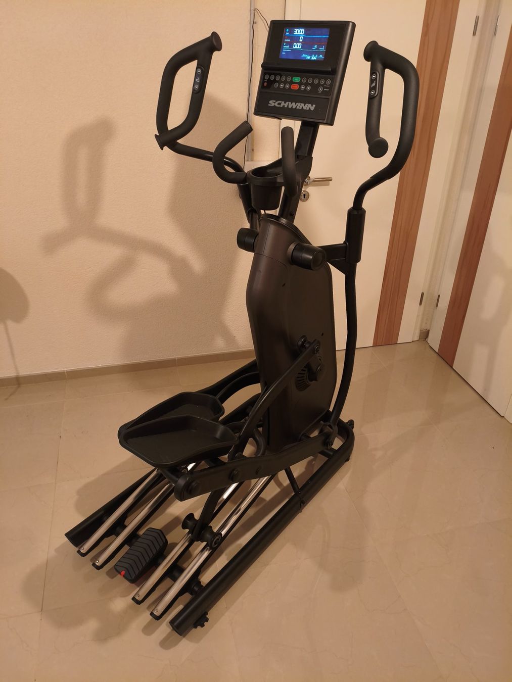Schwinn Vélos d'appartement: SCHWINN 590E Ellipsentrainer – D'occasion à Villigen par gioros 1