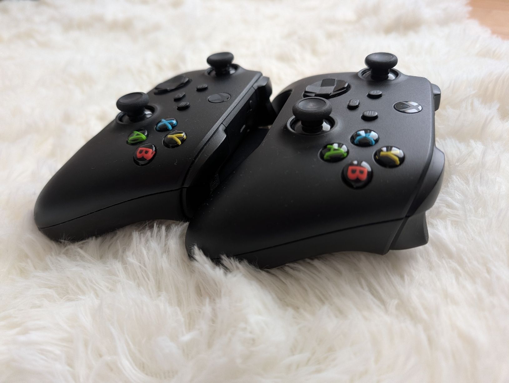 Microsoft Console: Xbox Series S / 2 Controllern mit Ladestation – Usato da Windisch venduto da dam_y2ln 1