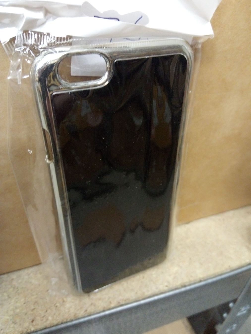 Covers & Schutzfolien: Iphone 6, Backcase, Silber oder Schwarz, Metallic – Gebraucht aus Ermatingen von rik4rdo 1