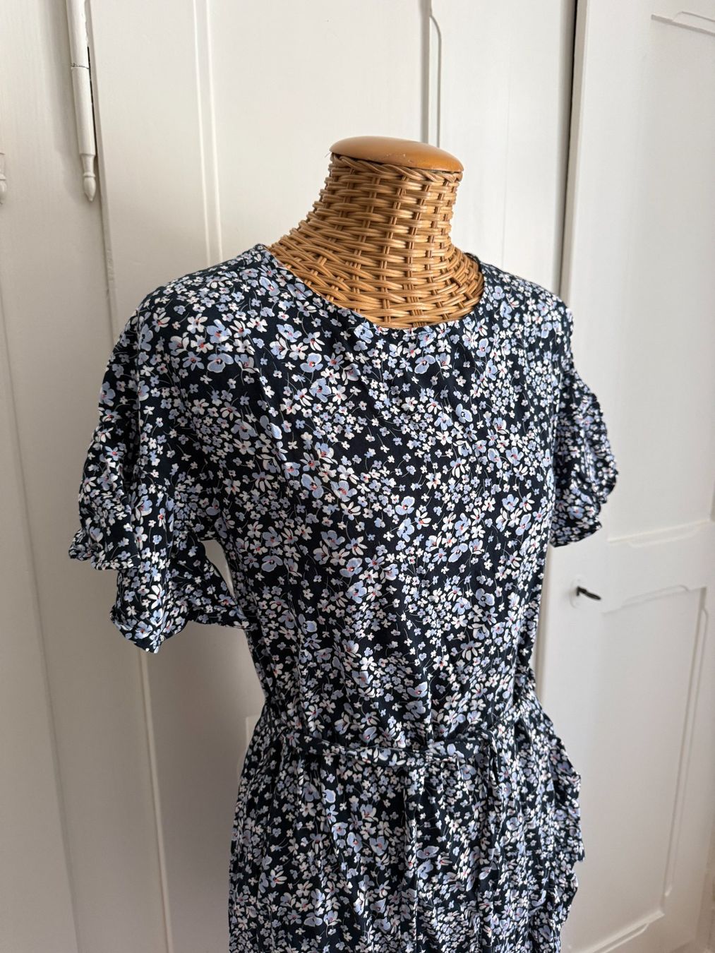 H&M Kleider: Kleidchen blau geblümt 38 – Gebraucht aus Zürich von Diazaio 1
