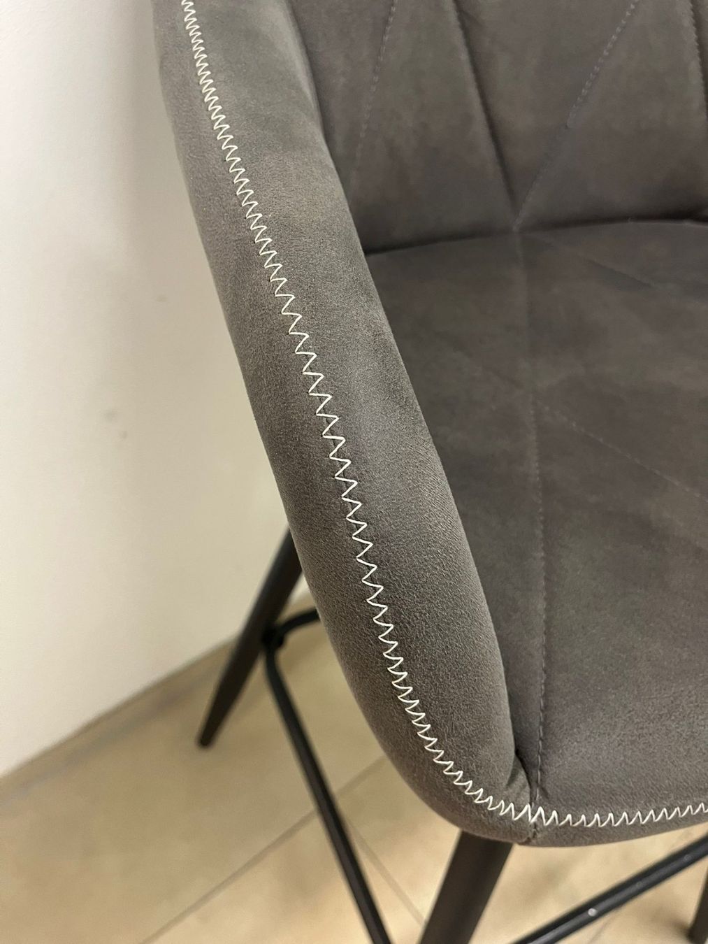 Chaises hautes: Barstühle – D'occasion à Zürich par Vergani_Loewenplatz 3