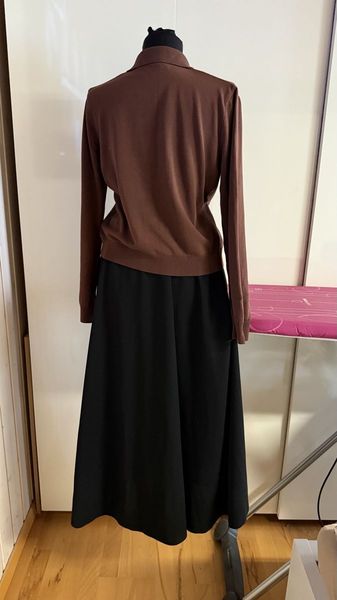 Lotti di vestiti: Pullover braun und Rock schwarz gr M – Usato da Haslen GL venduto da rana04 2