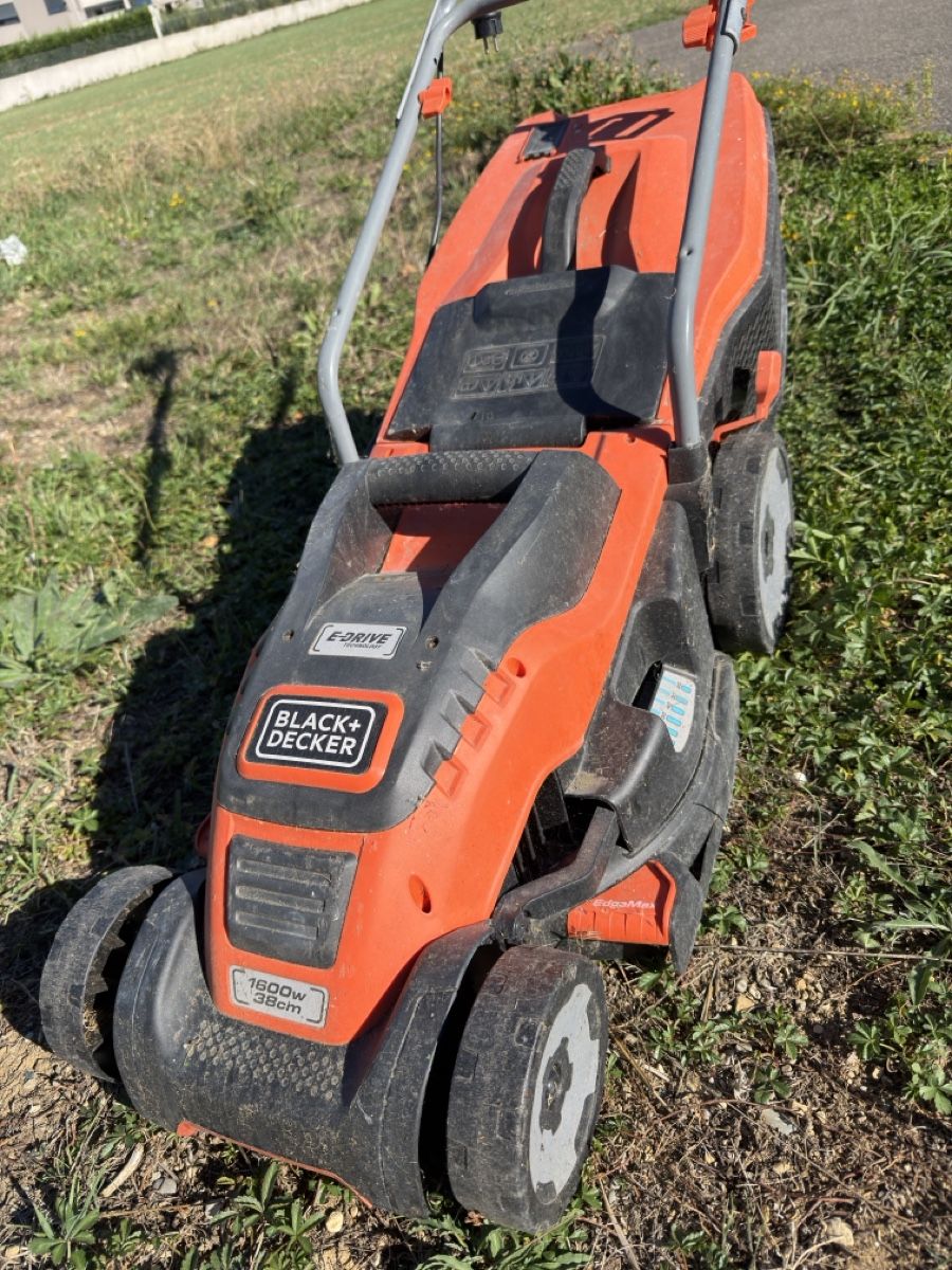 Tagliaerba: Rasenmäher / Elektrorasenmäher / Black&Decker – Usato da Itingen venduto da Habano1492 1
