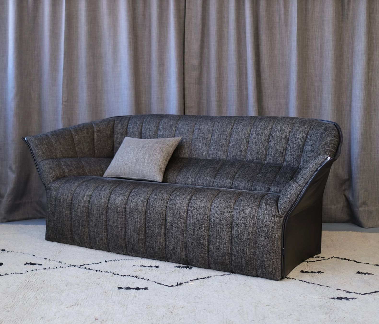 Ligne Roset Divani: Sofa & Hocker MOËL von Ligne Roset – Usato da Bern venduto da Zmodern_CON 5