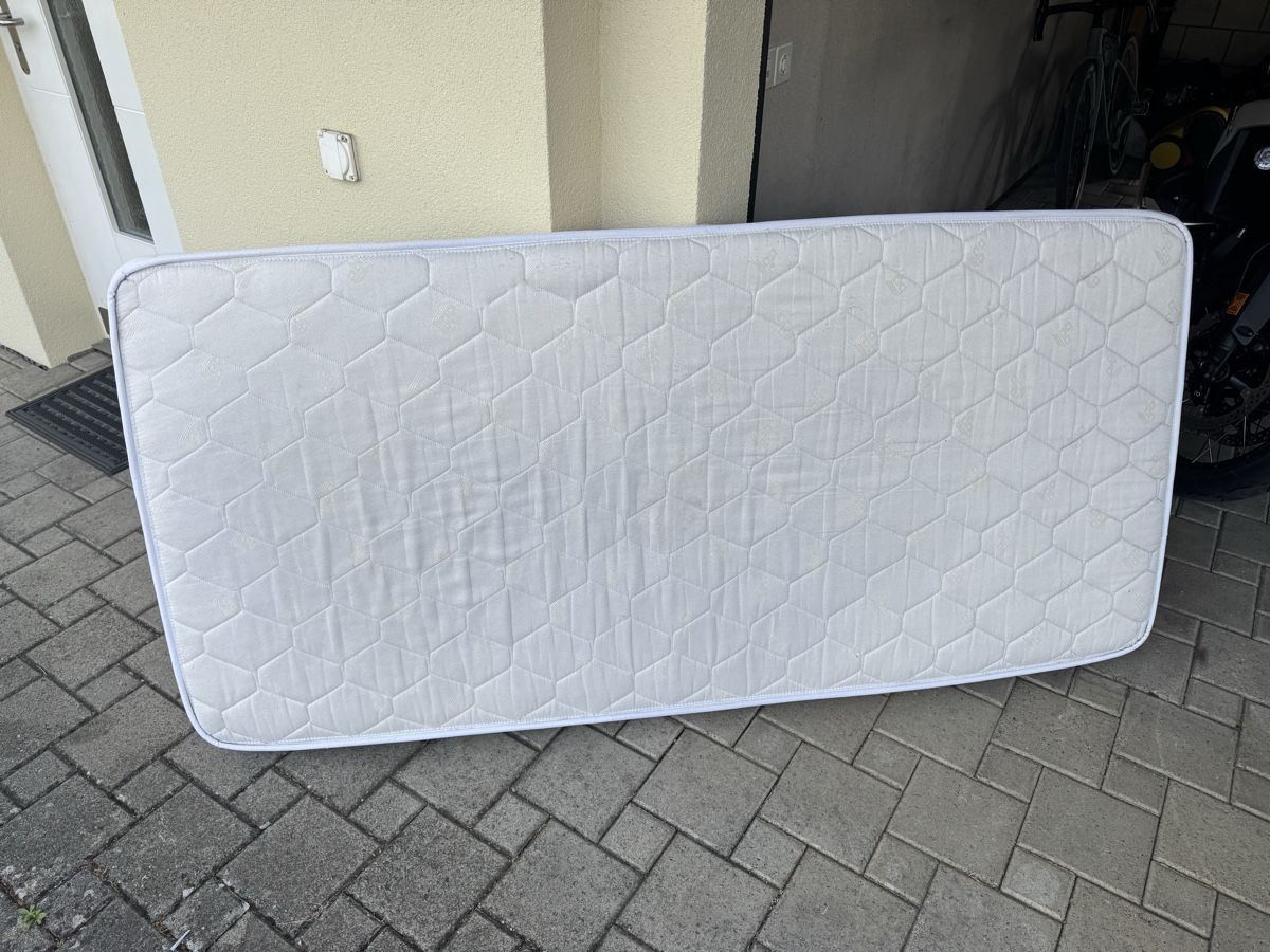 Betten: Kartonbett mit Matratze – Gebraucht aus Oberbipp von 2.0_Verkauf 5