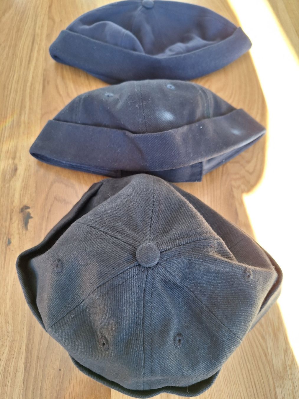 Altro in  Abbigliamento & Accessori: 3 Stück Rund Cap ohne Schild – Nuovo (secondo la descrizione) da Luzern venduto da Heugaerten