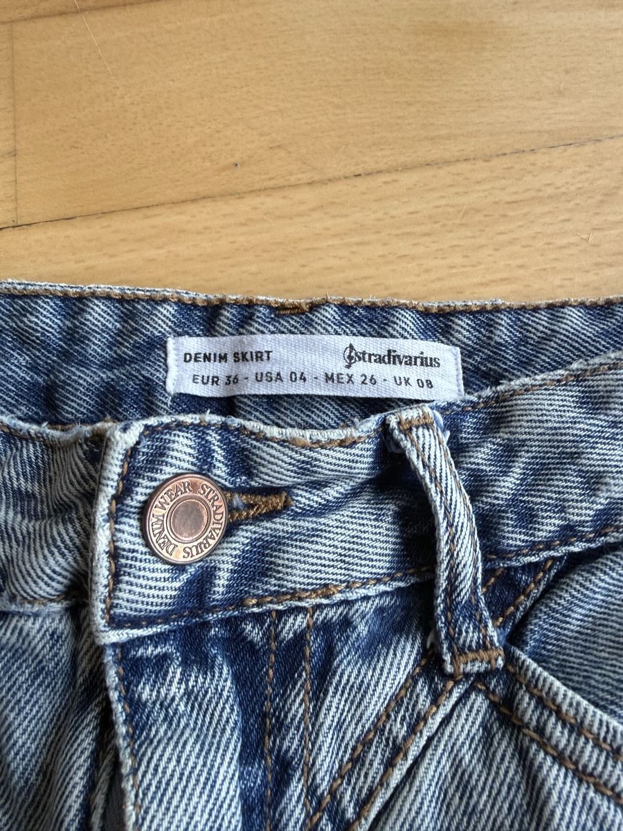Stradivarius Gonne: Blue Denim Mini Skirt - Stradivarius – Usato da Fontainemelon venduto da erin.blm 2