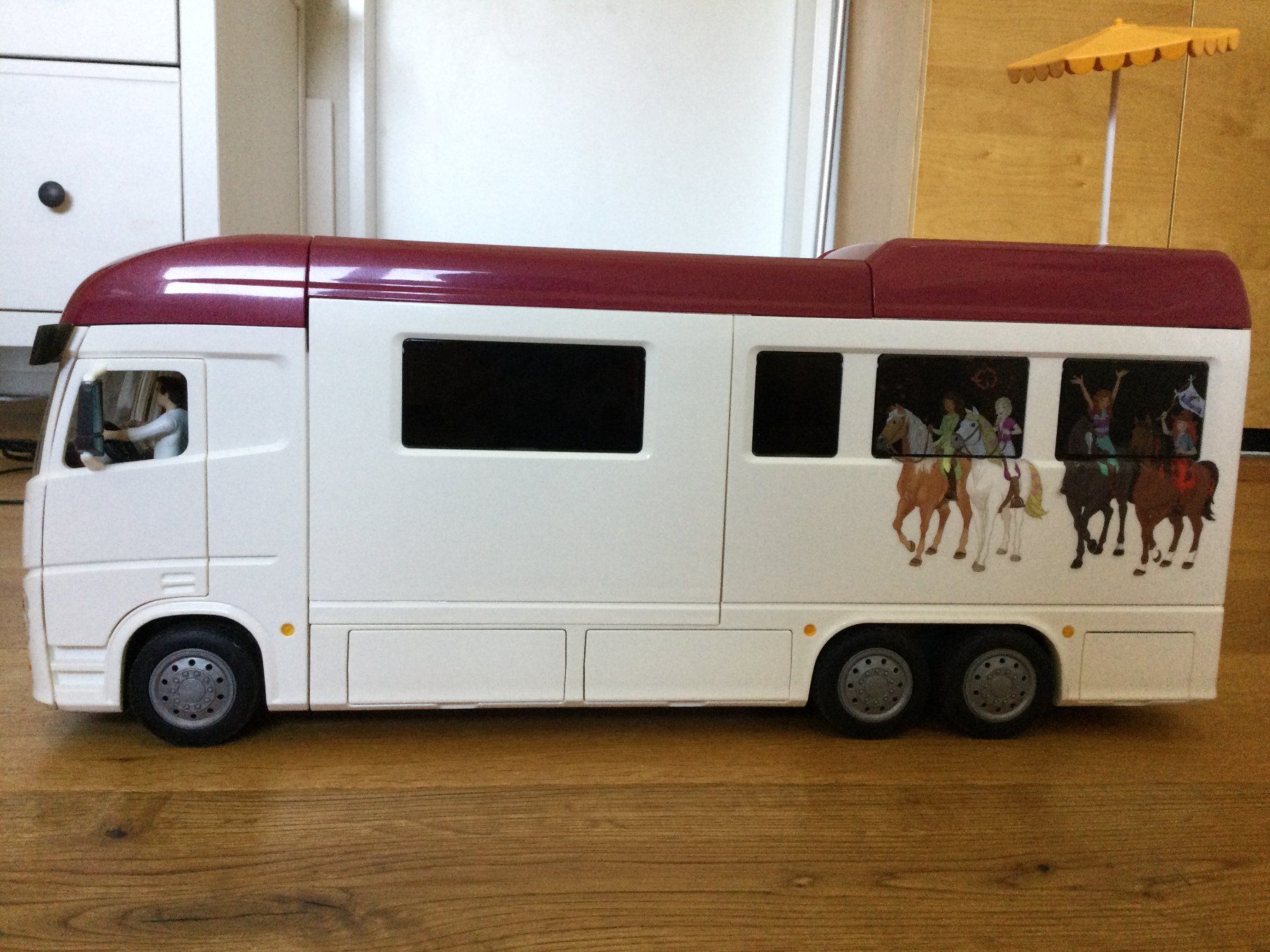 Schleich Spielzeuge: SCHLEICH 42619 Pferdetransporter – Gebraucht aus Unterengstringen von Nincraft