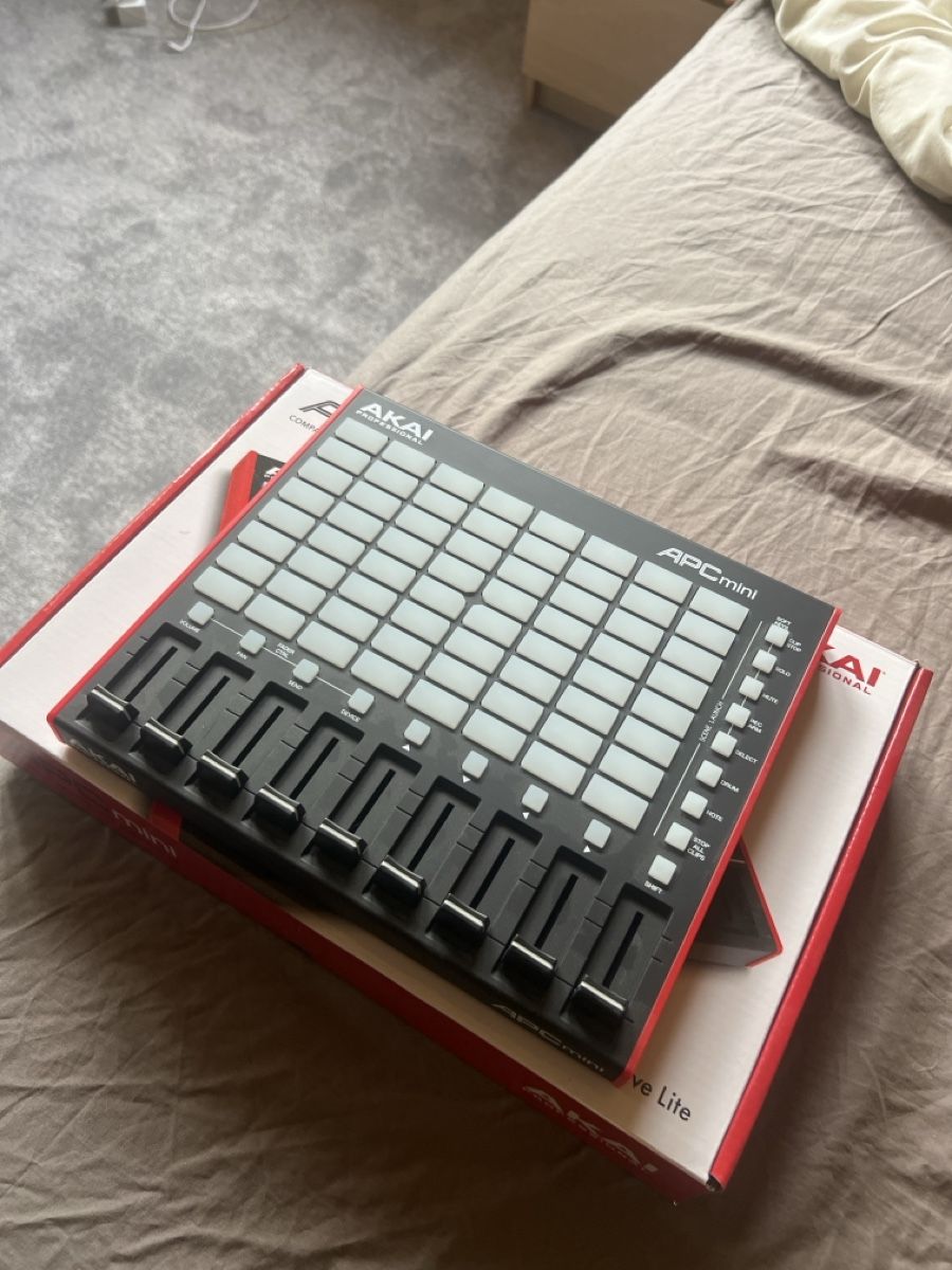 Akai Console di mixaggio: Akai Professional APC Mini Controller – Nuovo (secondo la descrizione) da Meiringen venduto da Josua.f 1