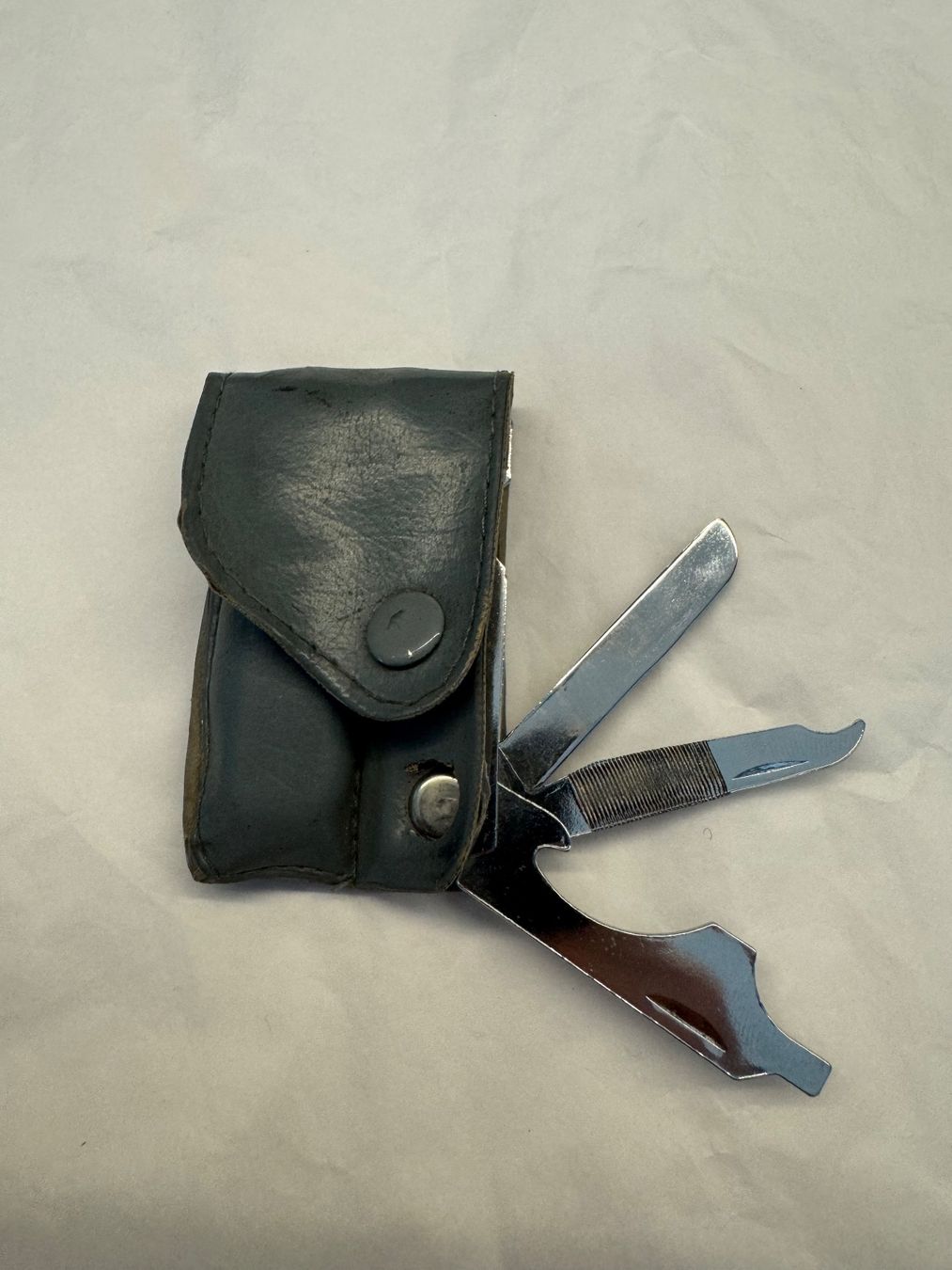 Victorinox Taschenmesser: Victorinox Classic mit Lederetui – Gebraucht aus Kestenholz von Sackmesser67 1