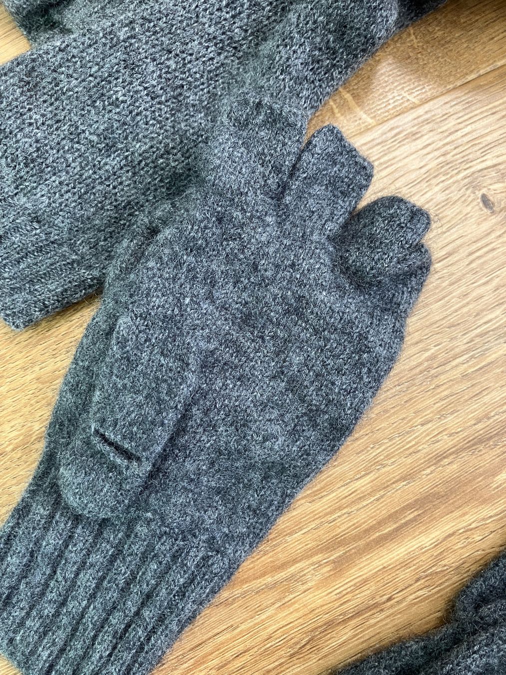 Foulard & Sciarpe: Winter Schal/Handschuhe – Usato da Brugg AG venduto da Magna3 2