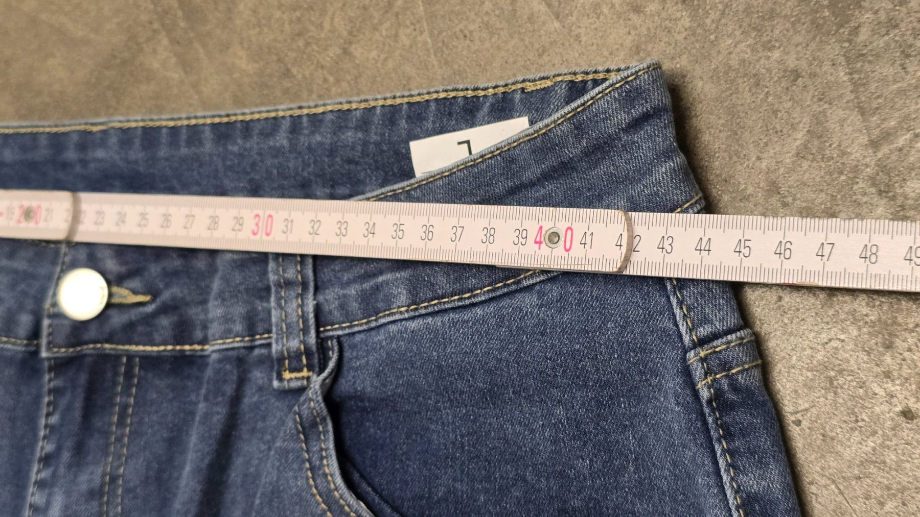 Jeans: Damen Jeans - L - Medium Blue 👖 – Nuovo (secondo la descrizione) da Thalwil venduto da VitaMini 2