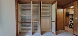 Gut erhaltener schrank zu verkaufen