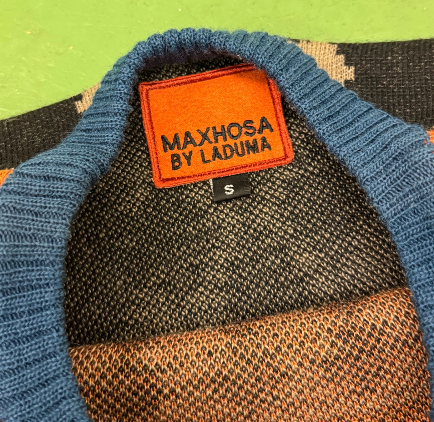 Maglioni & Felpe: Original Crewneck-Strickpullover von MaXhosa Africa – Usato da Basel venduto da Ostschweiz06 3