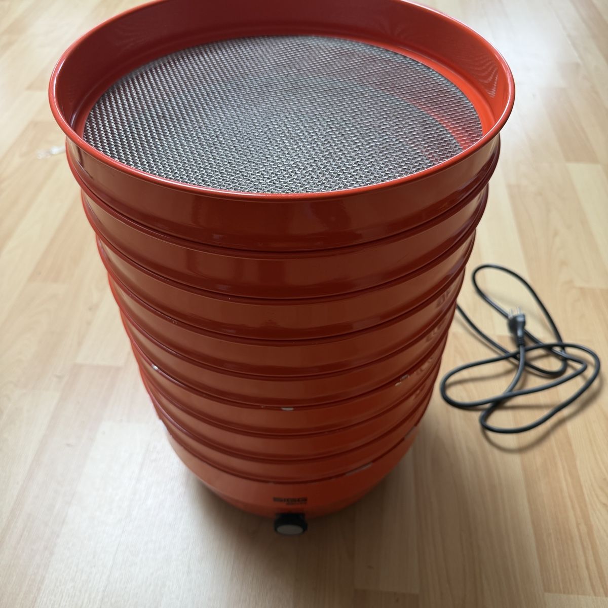 Sigg Küchengeräte: Dörrgerät Sigg Dörrex orange mit 8 Siebeinsätzen – Gebraucht aus Thun von BanjoDan