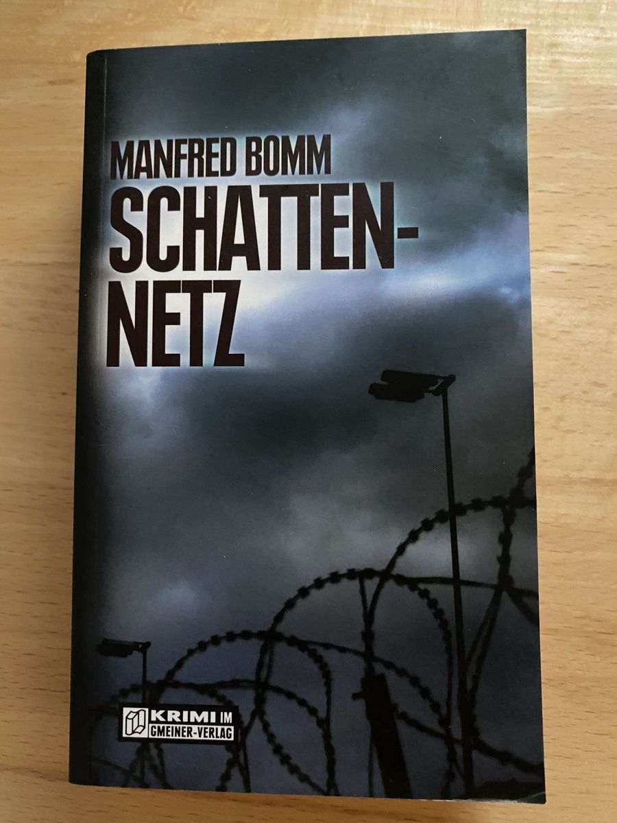Libri: Schattennetz / Krimi - Manfred Bomm – Usato da Schwarzenburg venduto da Michellu
