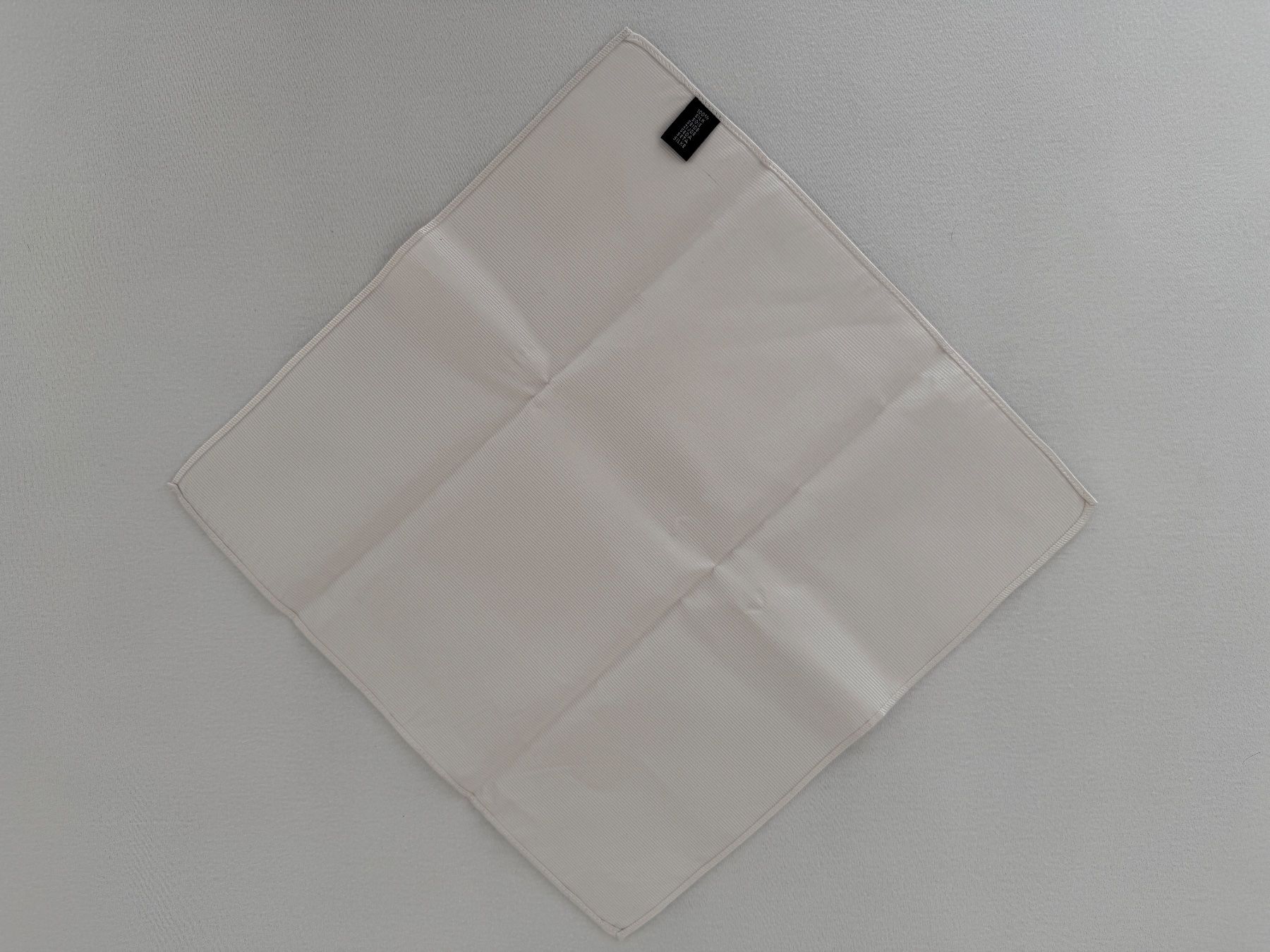 Altro in  Abbigliamento & Accessori: Klassisches Einstecktuch aus 100% Seide – Nuovo (secondo la descrizione) da Pfäffikon SZ venduto da Redwulf34 1