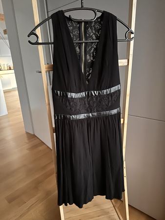 Schickes, leichtes, schwarzes Sommerkleid mit Spitze, XS