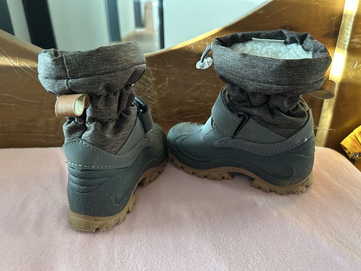 Scarpe per ragazzi: Winterstiefel Grösse 25 – Usato da Sarmenstorf venduto da ramoeneli 1
