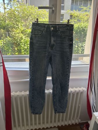 Jean femme taille haute, coupe Mom, parfait pour l'été!