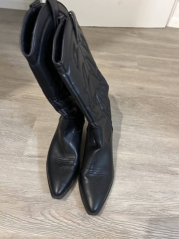 Scarpe da donna: Cowboy-Stiel – Usato da Schwerzenbach venduto da nic_zt5r