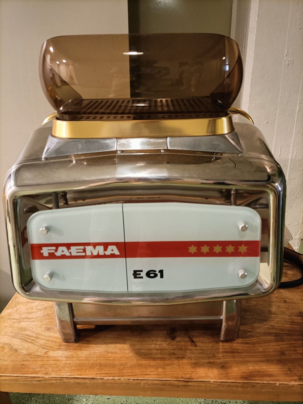 Faema Macchine per caffè & Macchine per espresso: Espresso Kaffeemaschine FAEMA 61 Gebraucht – Usato da Rotkreuz venduto da Dima8