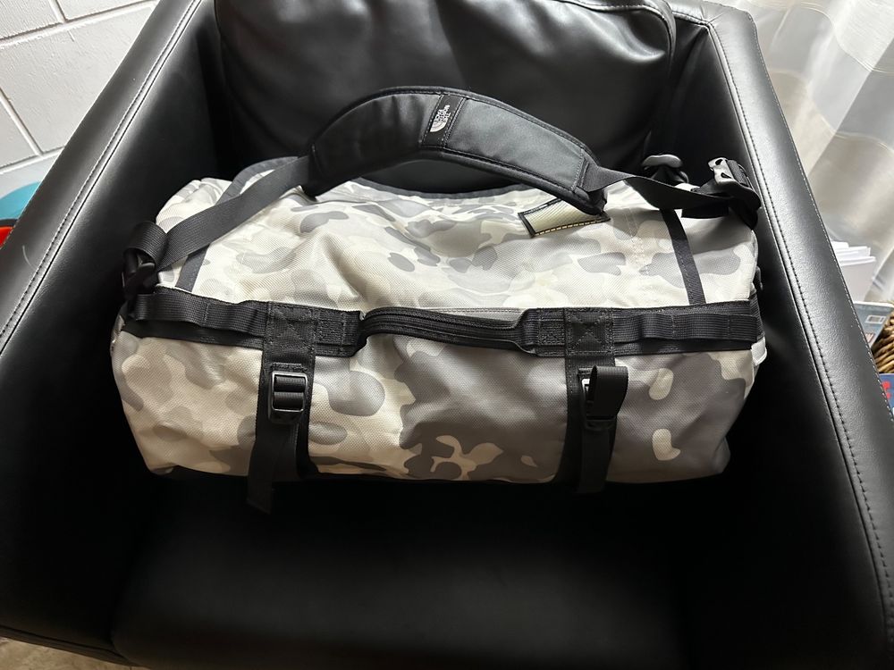 North face hotsell duffel s weiss