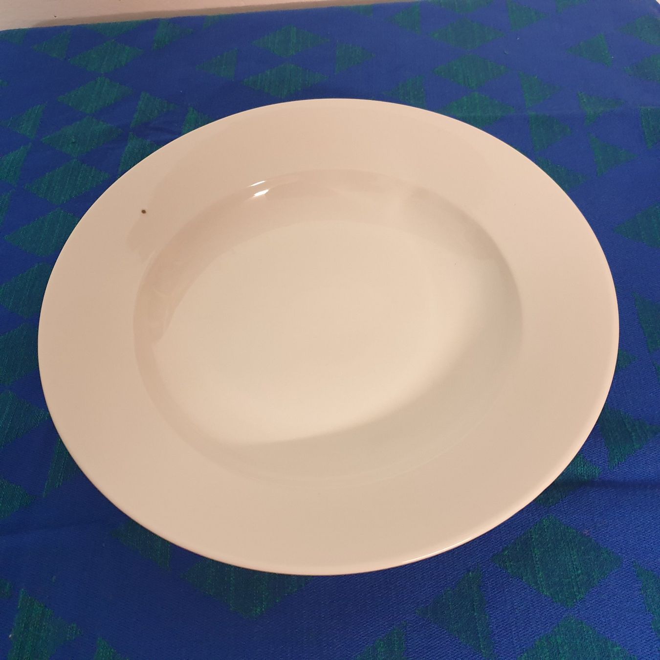 Piatti: Servierteller, Steingut, Keramik, weiss 32cm Durchmesser – Usato da Malters venduto da burzi