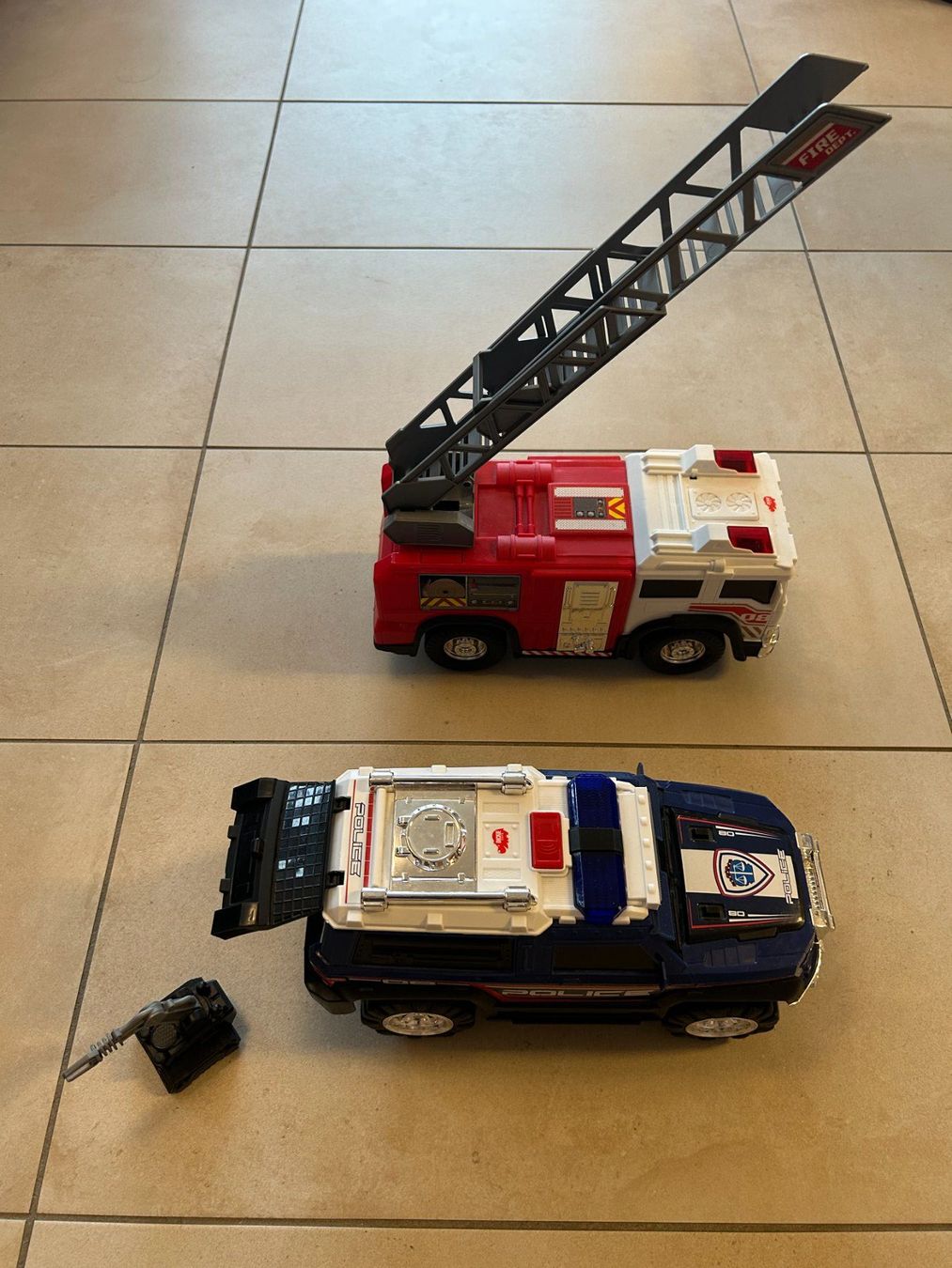 Veicoli per bambini: Véhicule de police et pompier – Usato da Montagny-Yverdon venduto da Sokar84