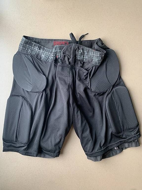Protezioni & Imbottiture: Protektor Shorts Soft Protection RED by Burton – Usato da Seewen Sz venduto da car_95zr
