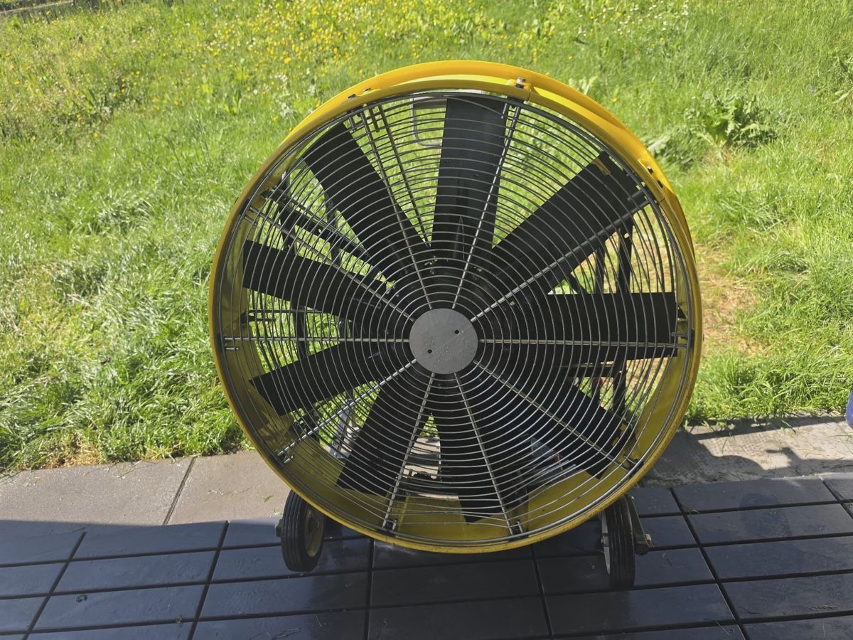 Ventilatori: Grosser Ventilator mit Benzinmotor  – Usato da Grenchen venduto da Mary.J