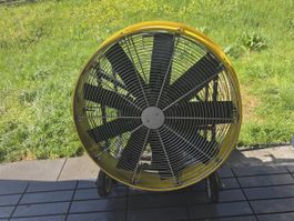 Grosser Ventilator mit Benzinmotor 