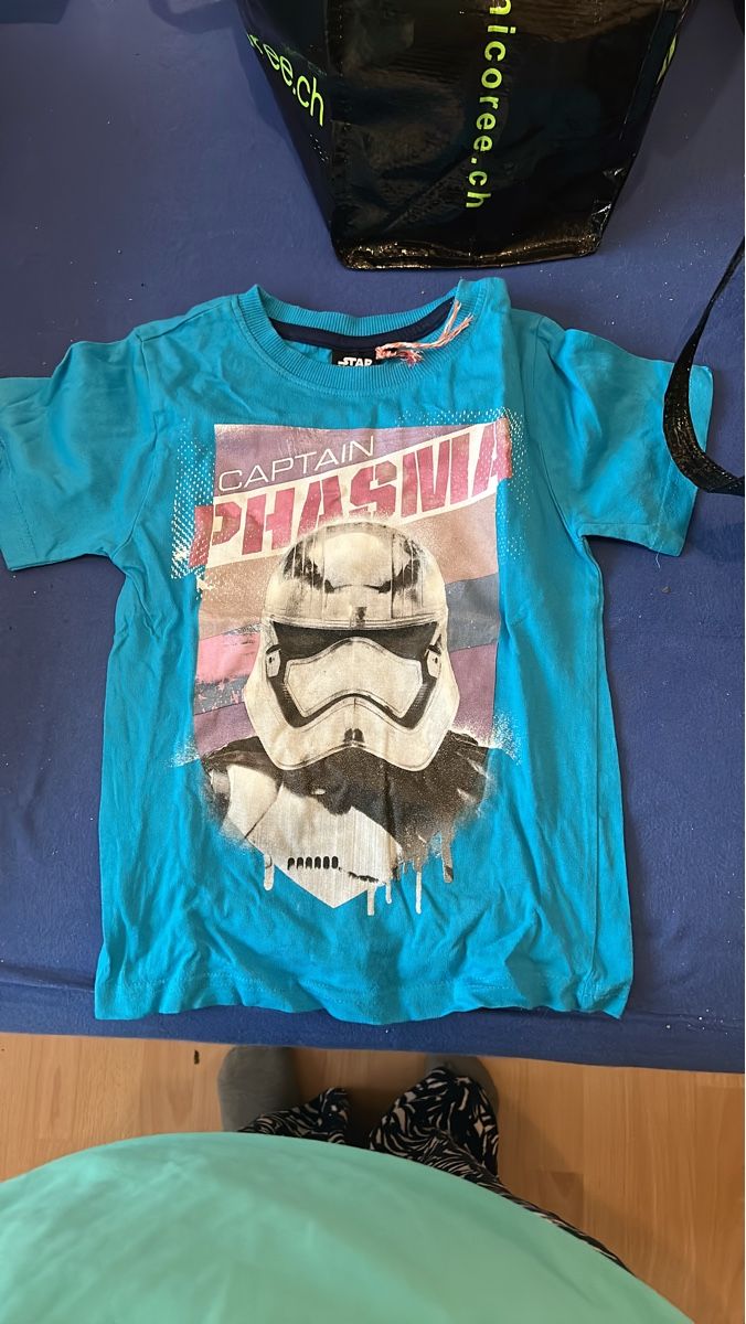 Star Wars Camicie, T-shirt & Polo: Star Wars T-Shirt Captain Phasma Grösse 116 – Usato da Herbetswil venduto da rotekatze84