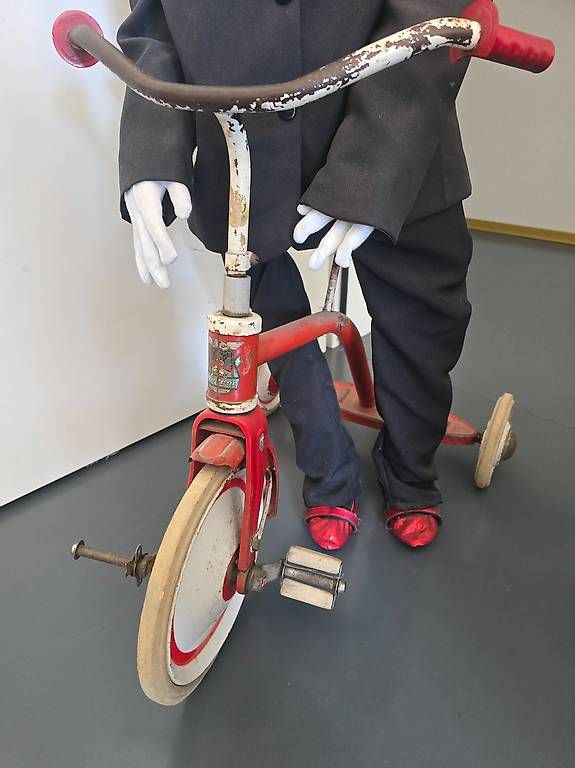 Statuette: Saw Billy Puppe Prop mit Dreirad – Usato da Ermenswil venduto da Ingram0 1