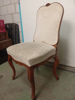Antiker Stuhl mit Holzrahmen und edlem Bezug, Vintage Look