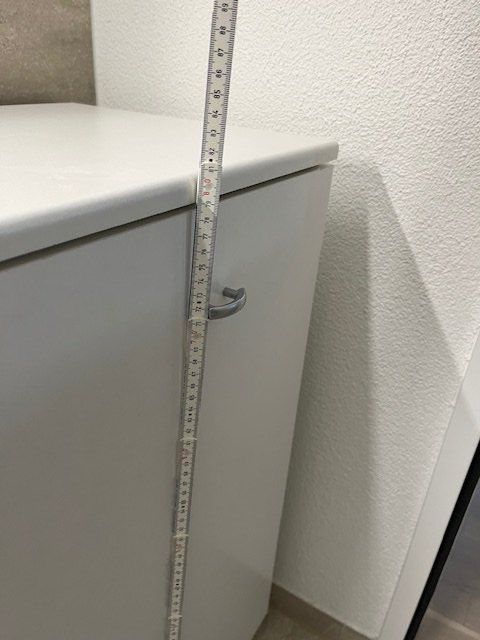 Mobili per bagno: Bläuer Wäschekorbmöbel 40x36x80,5 cm – Usato da Aarau venduto da Obdulia 6
