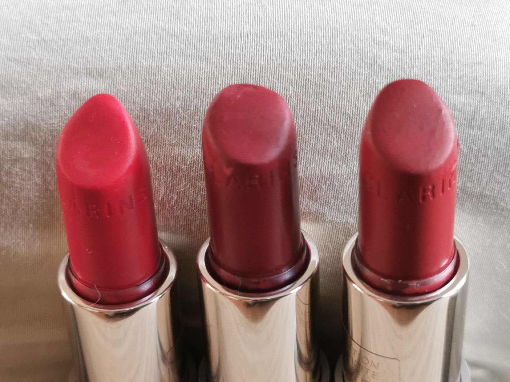 Clarins Make-up: Clarins Drei Lippenstifte – Usato da Schlieren venduto da vlalif