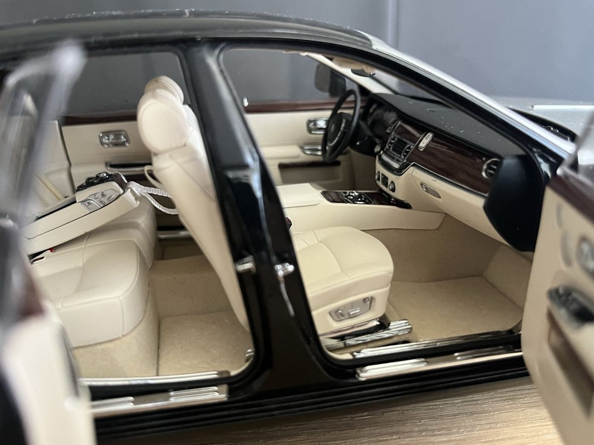 Kyosho Voitures modèles: Rolls-Royce Ghost 1/18 Kyosho – D'occasion à Léchelles par Mlinspiration 5