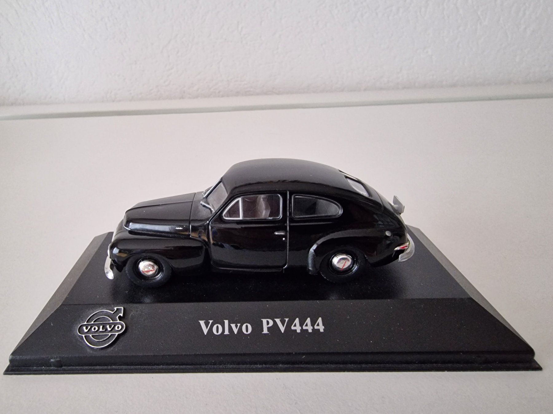 Volvo Modellautos: VOLVO PV444 - ATLAS - 1:43 – Neu (gemäss Beschreibung) aus Auenstein von Atomium 2