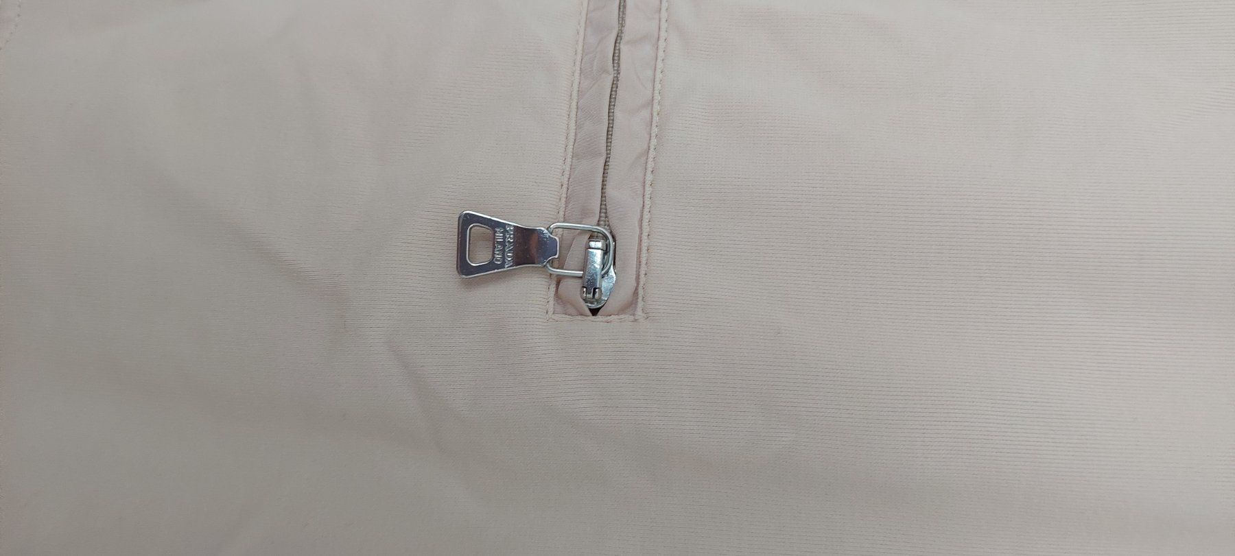 Prada Tops: PRADA beige top – Gebraucht aus Lausanne von l0ok0co0l 2