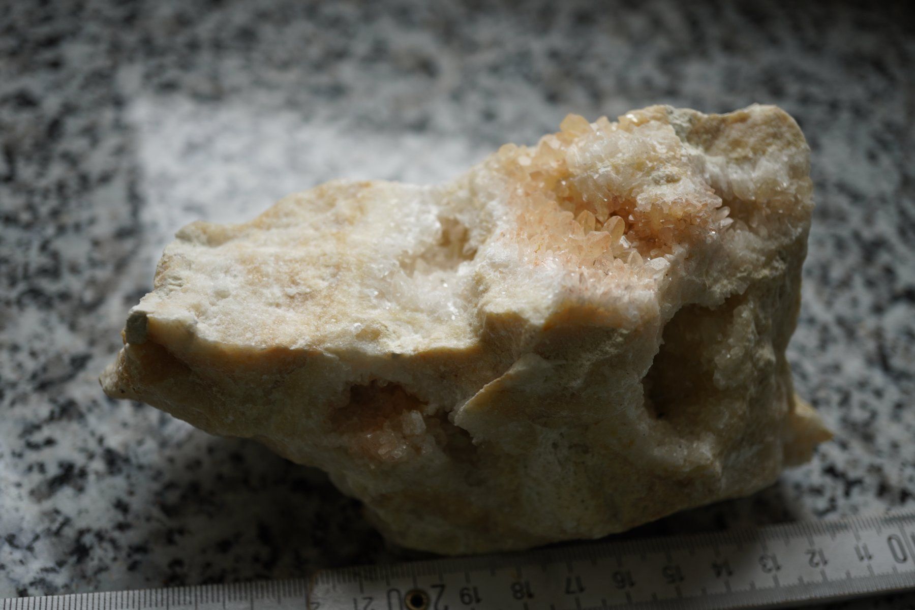 Minerali & Pietre curative: Calcit    Auf   Matrix    ab 1.- Rauserverkauf – Nuovo e nell'imballaggio originale da Eschenbach SG venduto da topstone
