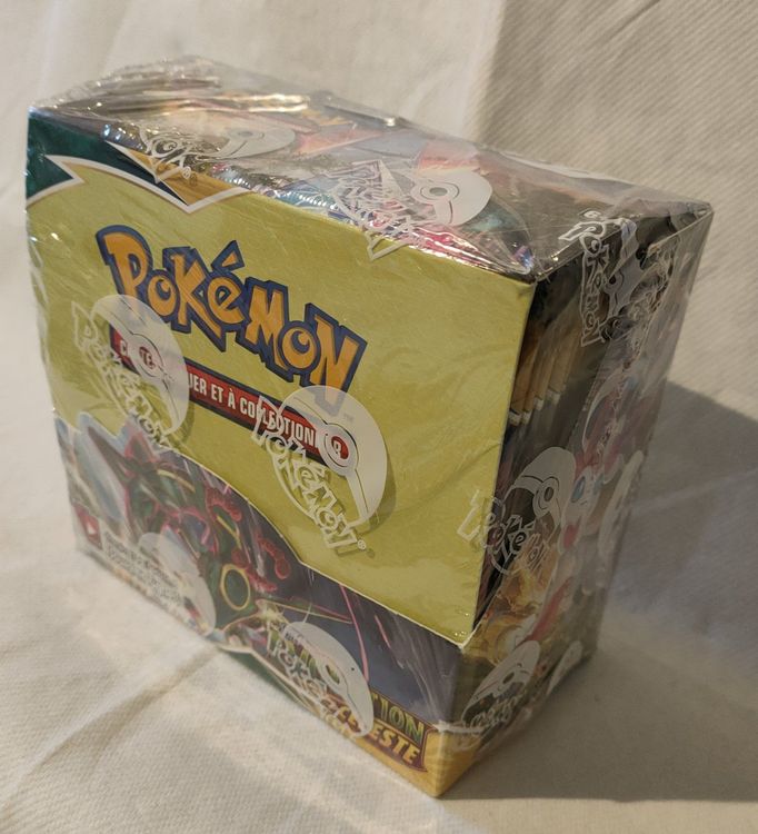 Unboxing d'une display Pokémon Évolution Céleste