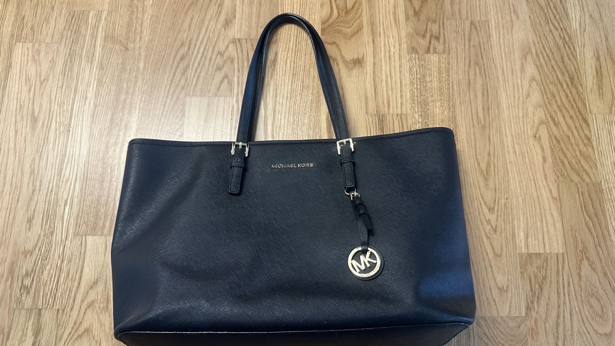 Michael Kors Taschen für Damen: Michael Kors Jet Set Travel Tasche – Neu (gemäss Beschreibung) aus Oberentfelden von feschli89