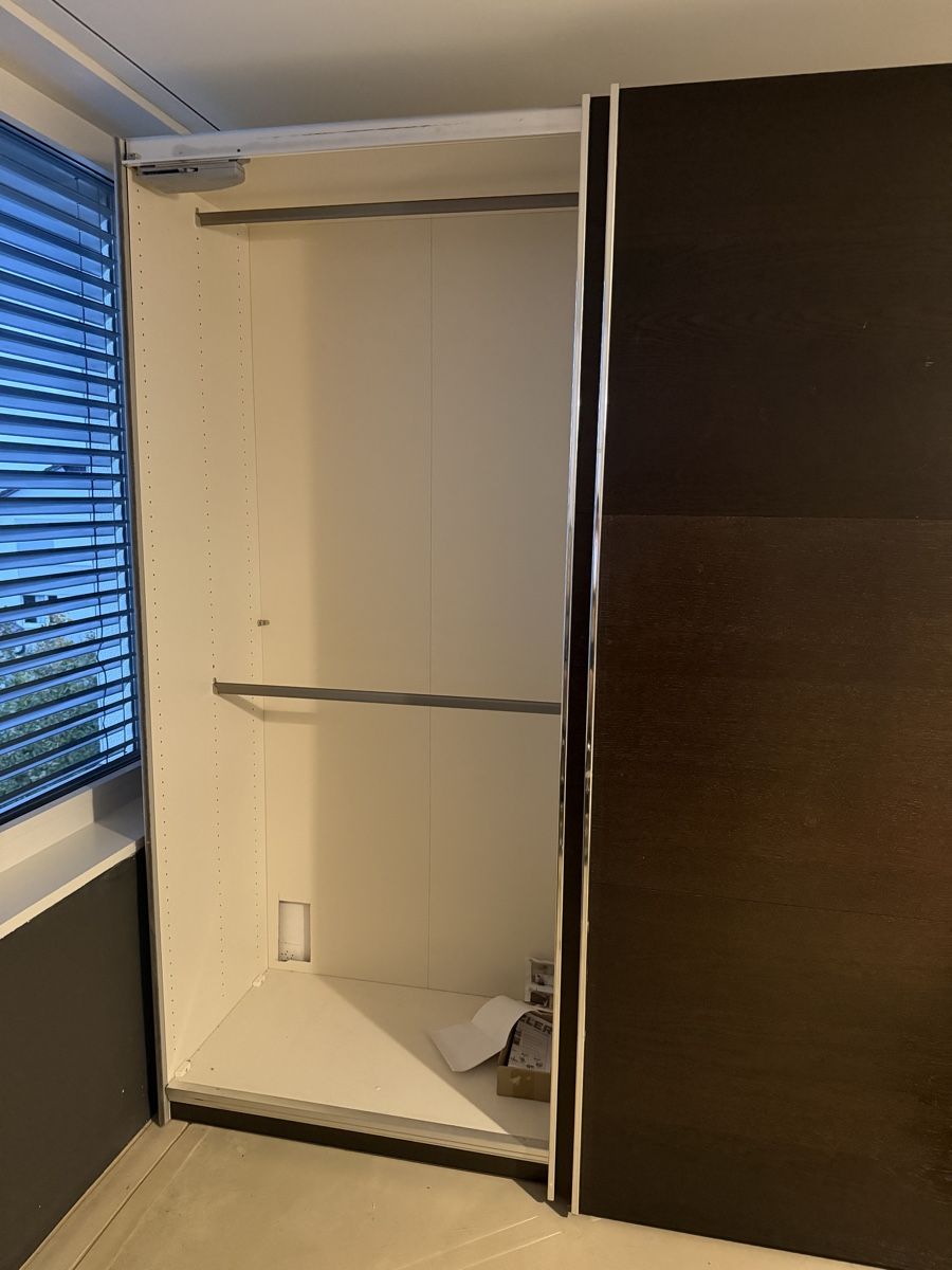 Interio Armadi: Dunkelbrauner Schrank gebraucht – Usato da Zürich venduto da lynnalana 1