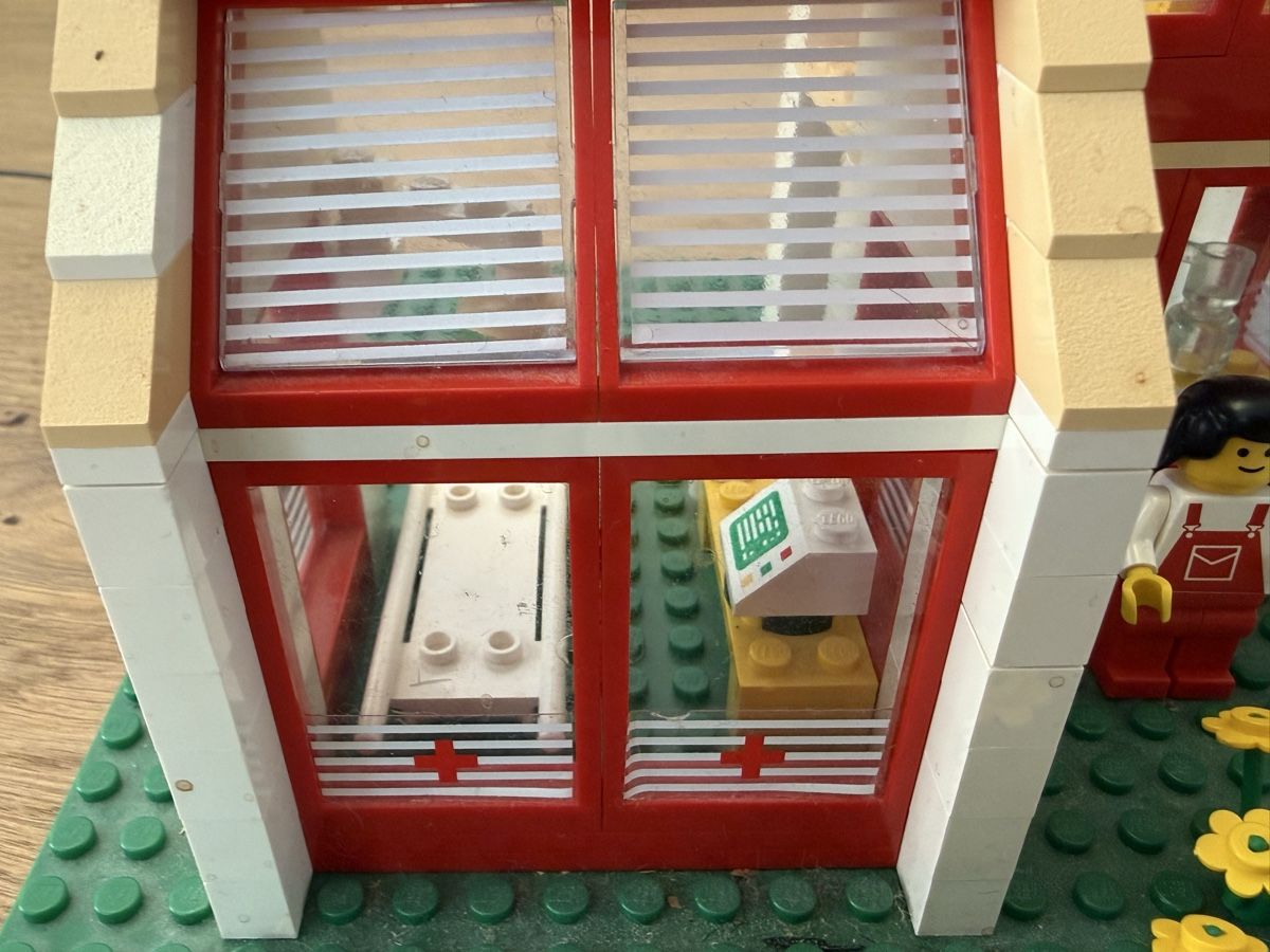 Lego Spielzeuge: Lego 6380 Krankenhaus – Gebraucht aus Altdorf UR von Sanna08 9