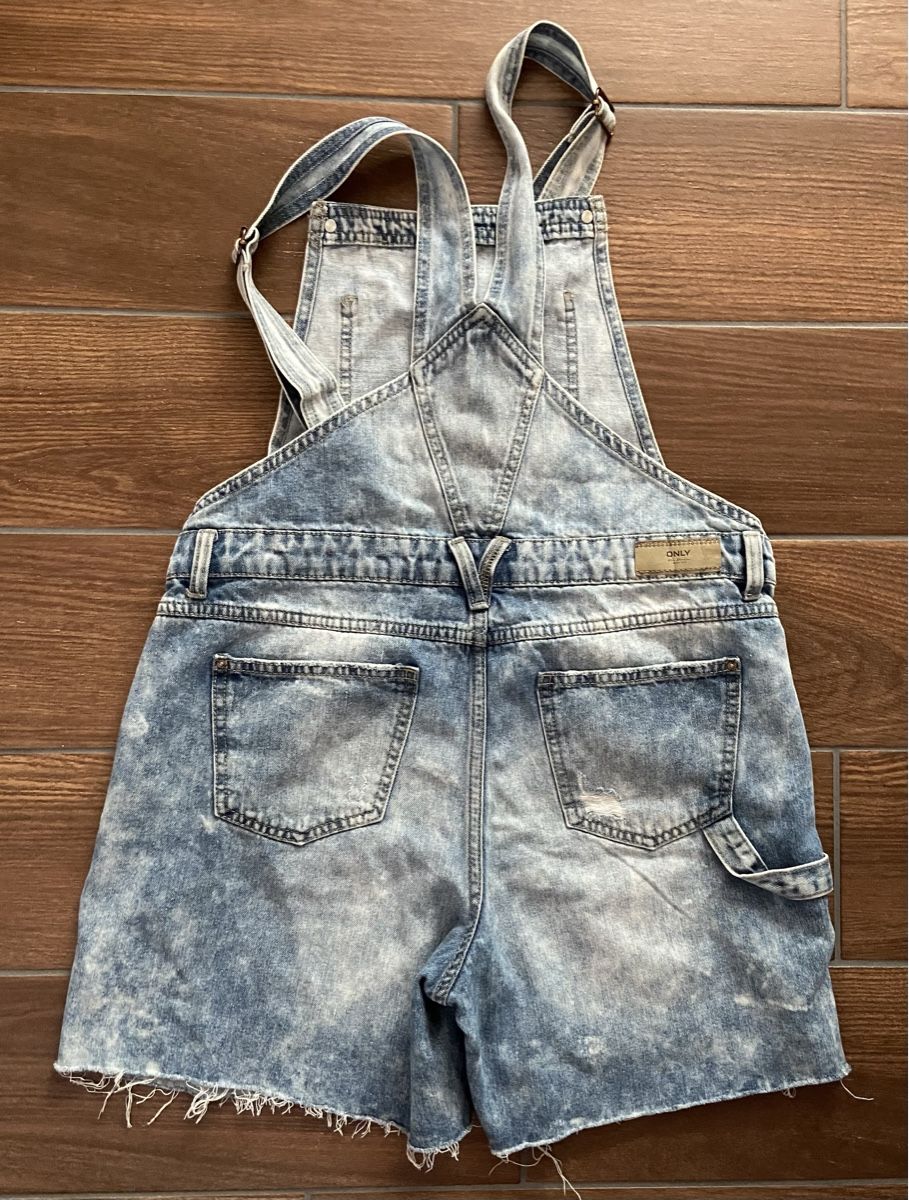 Only Pantaloni: Short salopette jean, Only, 38 – Nuovo (secondo la descrizione) da Moutier venduto da chicboutique 1
