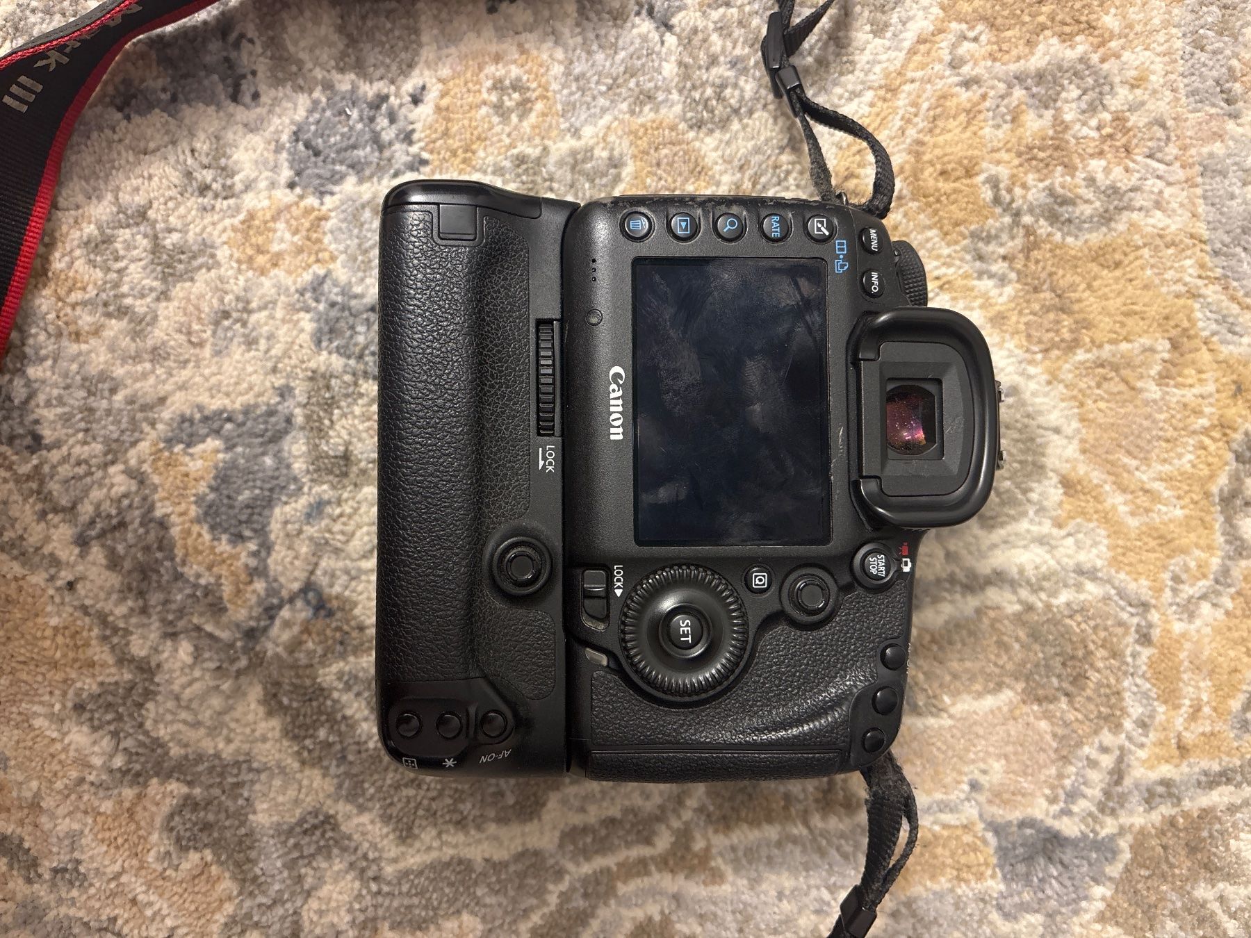 Canon Fotocamera: Canon EOS 5D mit Akku und Ladegerät – Usato da Azmoos venduto da jam_h256 2