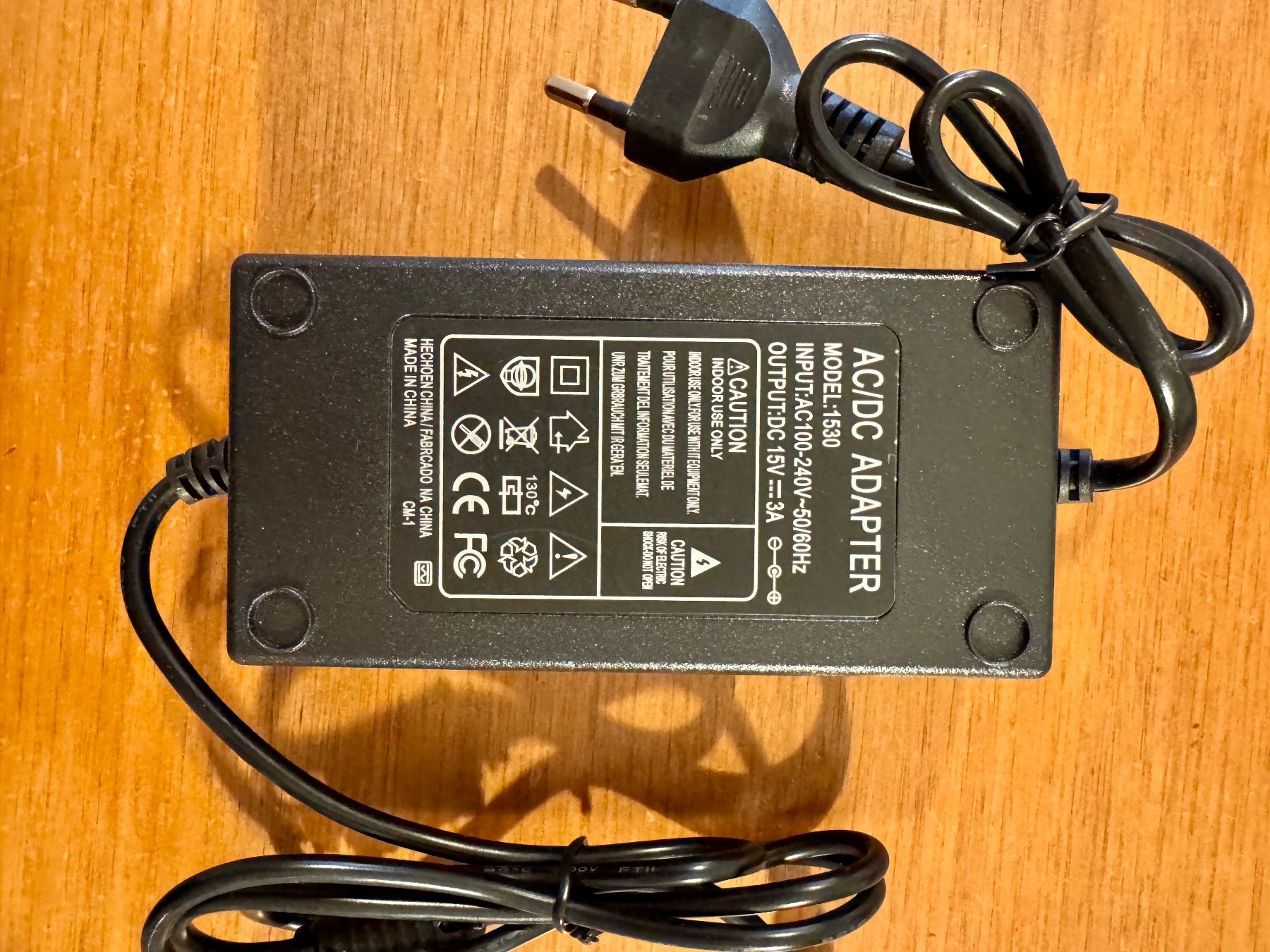 Caricatori & Batterie: AC/DC Adapter Model 1530, Output DC 15V, 3A – Usato da Zürich venduto da transparentemente 1