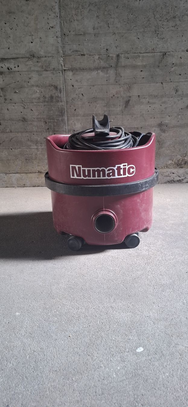 Aspirapolveri & Accessori: Numatic NVP180-11 Staubsauger gebraucht – Usato da Steffisburg venduto da MelanieGerber