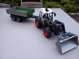 Bruder Traktor mit Anhänger